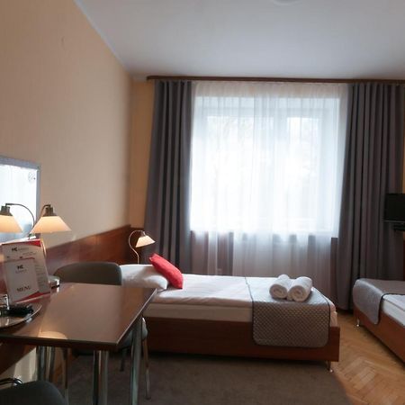 Hotel Komes Skarzysko-Kamienna Bagian luar foto