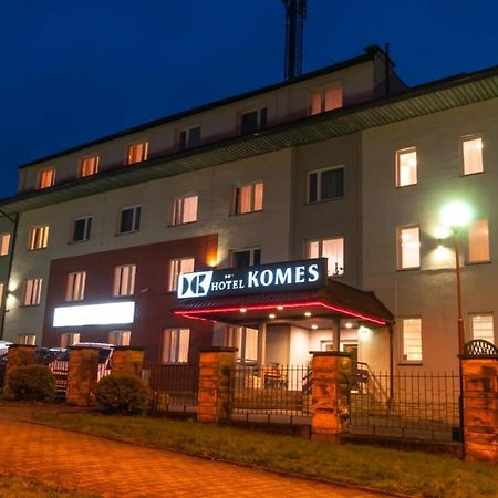 Hotel Komes Skarzysko-Kamienna Bagian luar foto