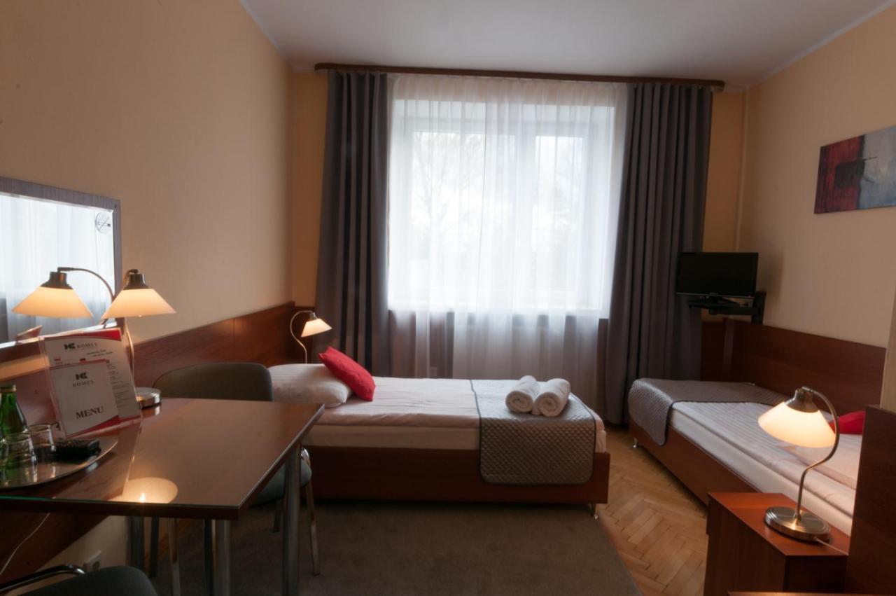 Hotel Komes Skarzysko-Kamienna Bagian luar foto