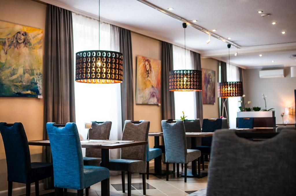 Hotel Komes Skarzysko-Kamienna Bagian luar foto