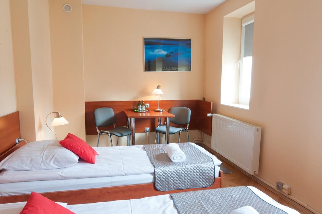 Hotel Komes Skarzysko-Kamienna Bagian luar foto