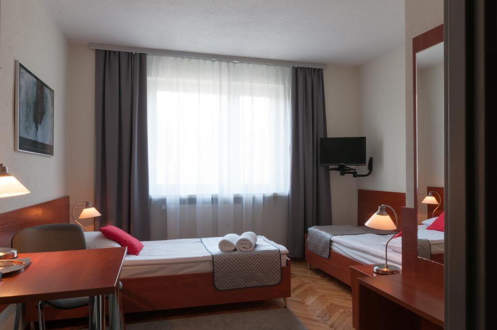 Hotel Komes Skarzysko-Kamienna Bagian luar foto