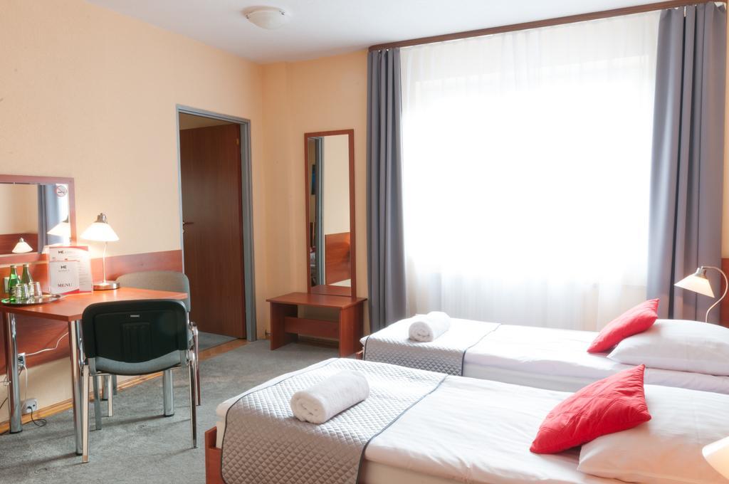 Hotel Komes Skarzysko-Kamienna Bagian luar foto
