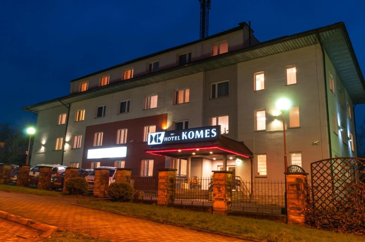 Hotel Komes Skarzysko-Kamienna Bagian luar foto